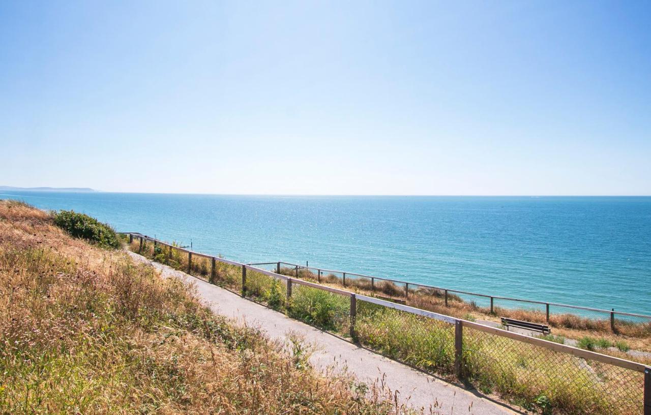 The Annex - Unparalleled Beach Front Luxury Accommodation - Private South West Facing Patio Area - Pet Friendly - Sky - Netflix - Super Fast Wi-Fi - Stones Throw To The Beach 본머스 외부 사진