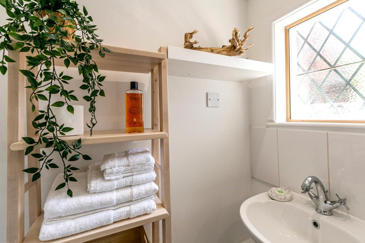 The Annex - Unparalleled Beach Front Luxury Accommodation - Private South West Facing Patio Area - Pet Friendly - Sky - Netflix - Super Fast Wi-Fi - Stones Throw To The Beach 본머스 외부 사진