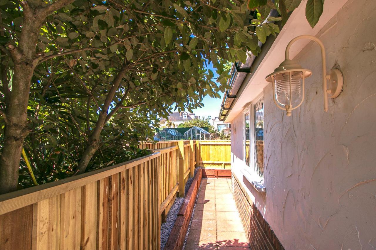 The Annex - Unparalleled Beach Front Luxury Accommodation - Private South West Facing Patio Area - Pet Friendly - Sky - Netflix - Super Fast Wi-Fi - Stones Throw To The Beach 본머스 외부 사진