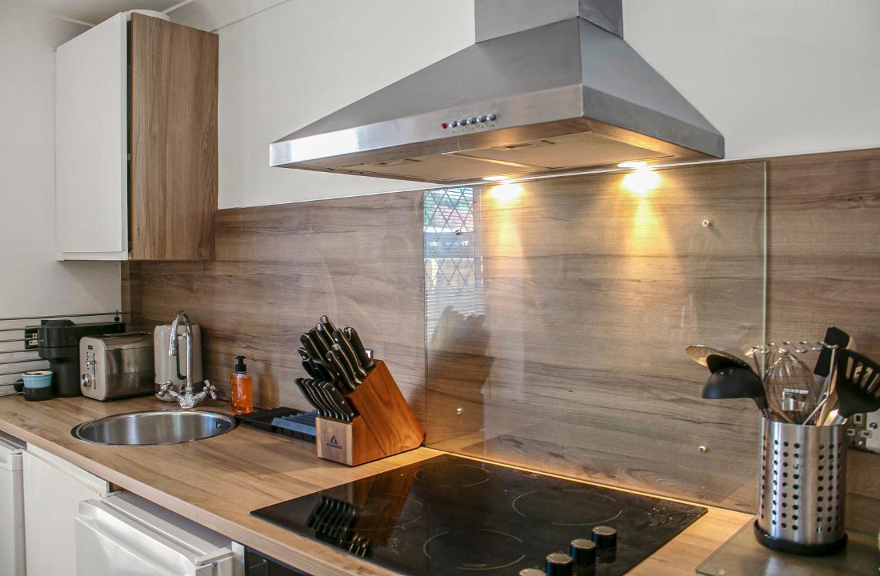 The Annex - Unparalleled Beach Front Luxury Accommodation - Private South West Facing Patio Area - Pet Friendly - Sky - Netflix - Super Fast Wi-Fi - Stones Throw To The Beach 본머스 외부 사진