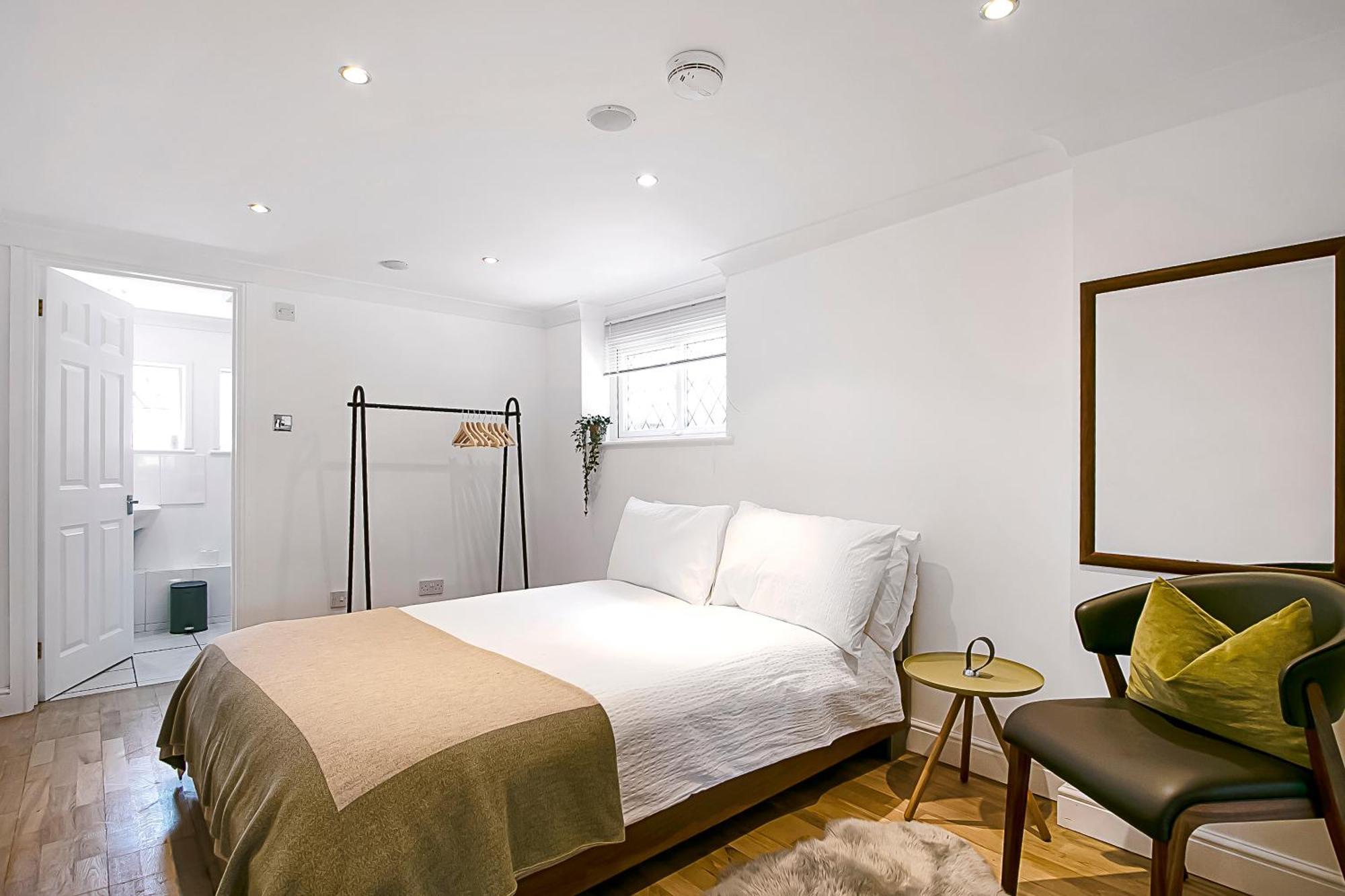 The Annex - Unparalleled Beach Front Luxury Accommodation - Private South West Facing Patio Area - Pet Friendly - Sky - Netflix - Super Fast Wi-Fi - Stones Throw To The Beach 본머스 외부 사진